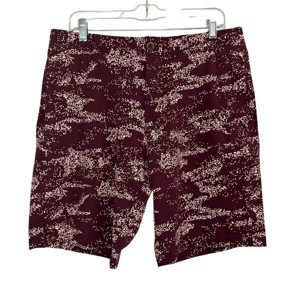 NWT Under Armour Golf Printed Burgundy Shorts Mens Size 34 (1377303-600) - Picture 1 of 9